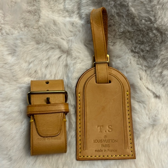 Louis Vuitton Accessories - Louis Vuitton tan leather large luggage tag and poignet with initials T.S.